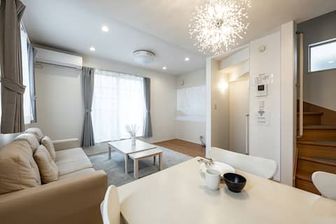 3-story house / 2 bidets, 3 futons, 4 beds / free parking, floor heating / 3 bedrooms / fully equipp