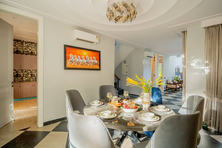 Dining area image 3