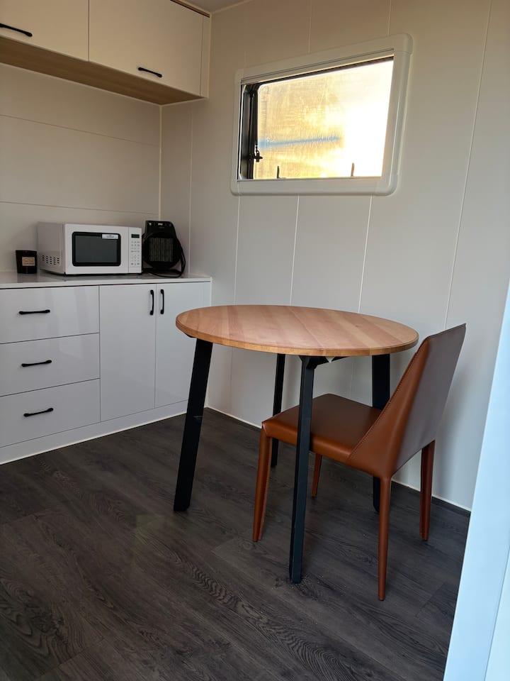 Backyard Retreat Tiny Home - Taree