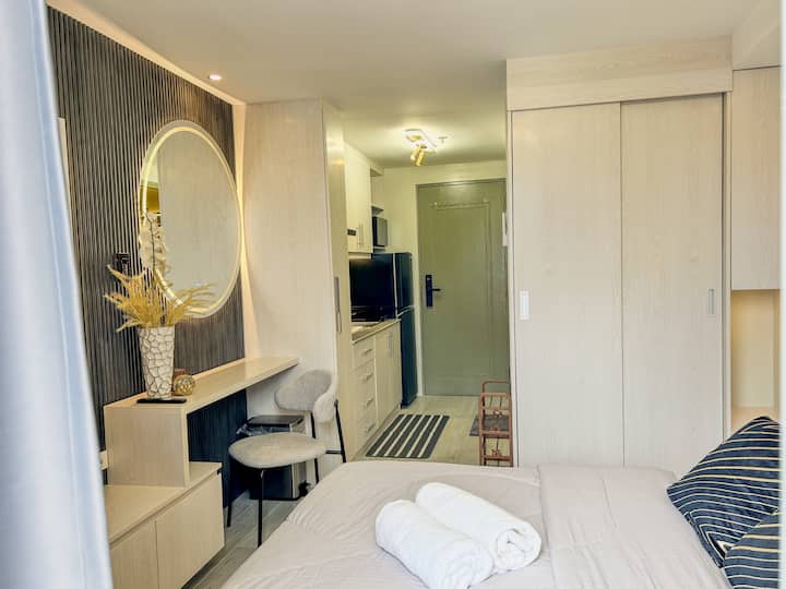 The Cityscape Luxe Nook | Pool Access + Near Ayala - Cebu City
