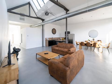 Successful Airbnb property: XXL and Unique. Welcome to Loft23! in Cholet