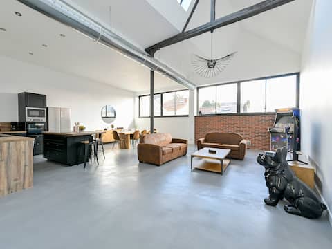 Successful Airbnb property: Air-conditioned and offbeat. Welcome to LOFT-23! in Cholet