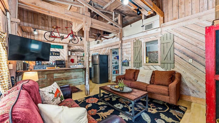 Charming Downtown Cottage With Free Parking - Eureka Springs, AR
