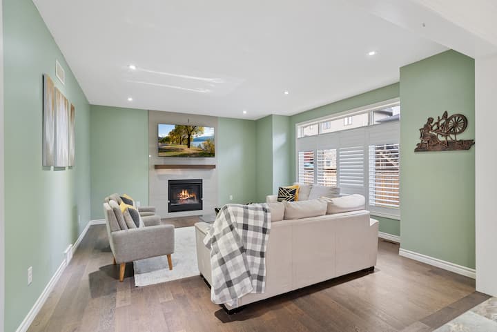 Large Family-friendly House - London, Ontario