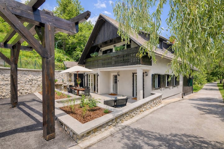 Lake Bohinj River House - Slovenia