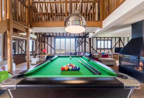 Luxury Countryside barn conversion,hot tub & sauna