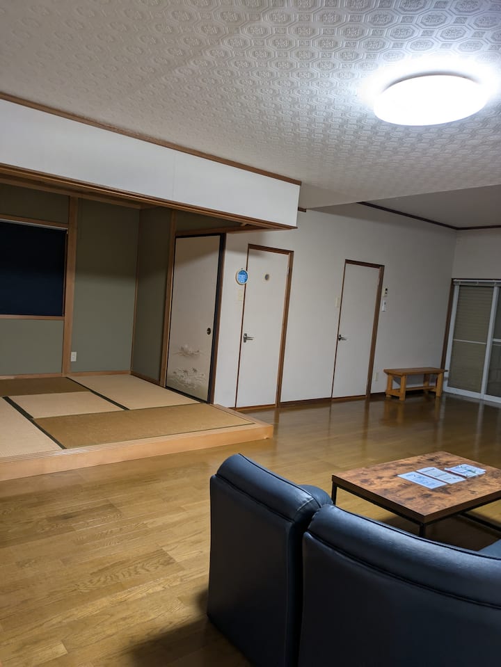 二ッ森山を眺める、静かな里山の家 - 中津川市