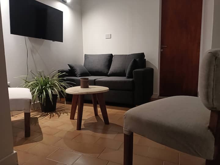 Duplex with patio and grill, heart of the city