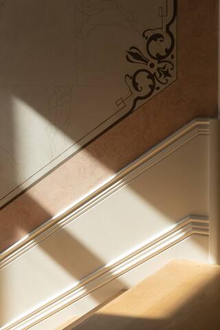 Downtown Luxury Villa w/free parking and garden gallery image 5