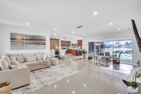 Top performing Airbnb: Lakefront Pool Retreat 3BR Near Hard Rock & Beach in Pembroke Pines