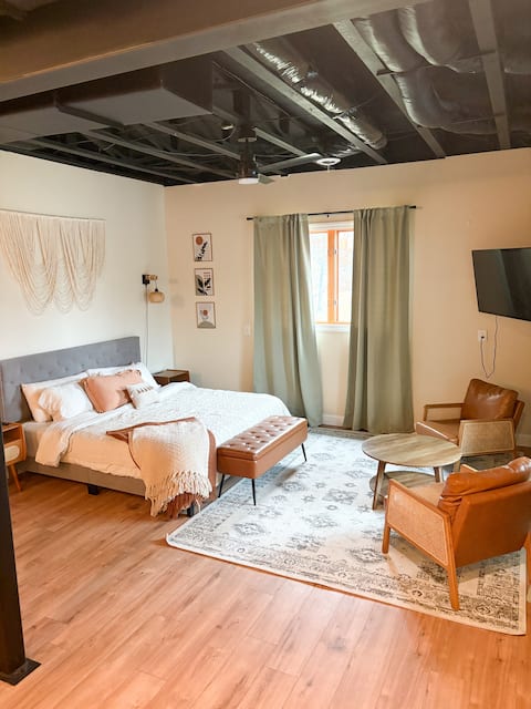 Private Riverfront Oasis Guest Studio