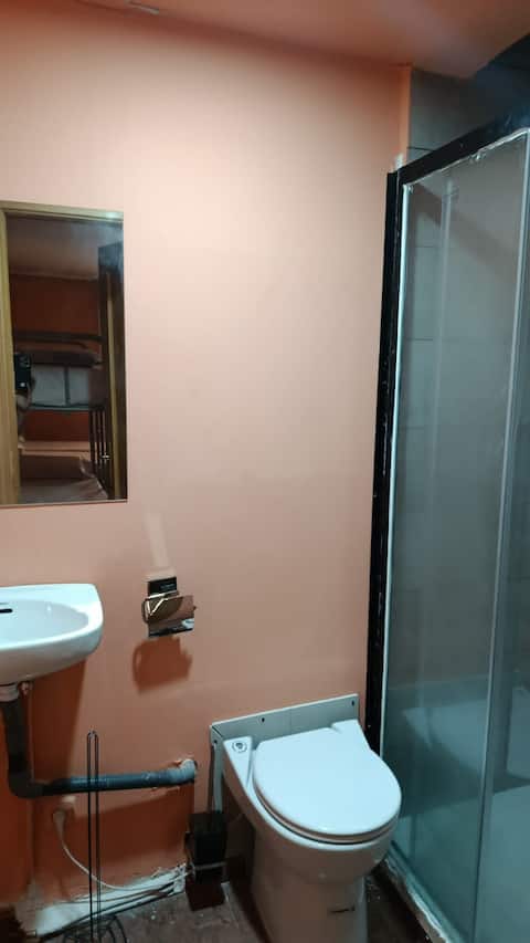 40 m² room, bathroom and terrace