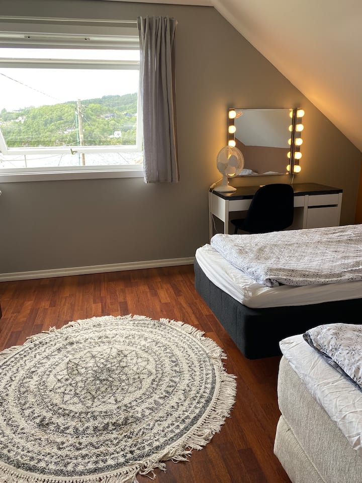 Schlafzimmer 1