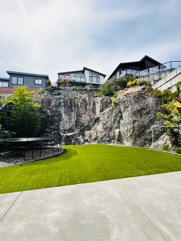 Spectacular Family – Friendly 4 bedroom Home! gallery image 2