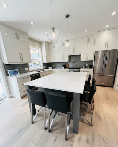 Spectacular Family – Friendly 4 bedroom Home!