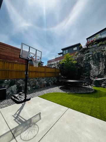 Spectacular Family – Friendly 4 bedroom Home! gallery image 5