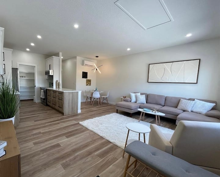 Modern Comfort In Moose Jaw - Moose Jaw