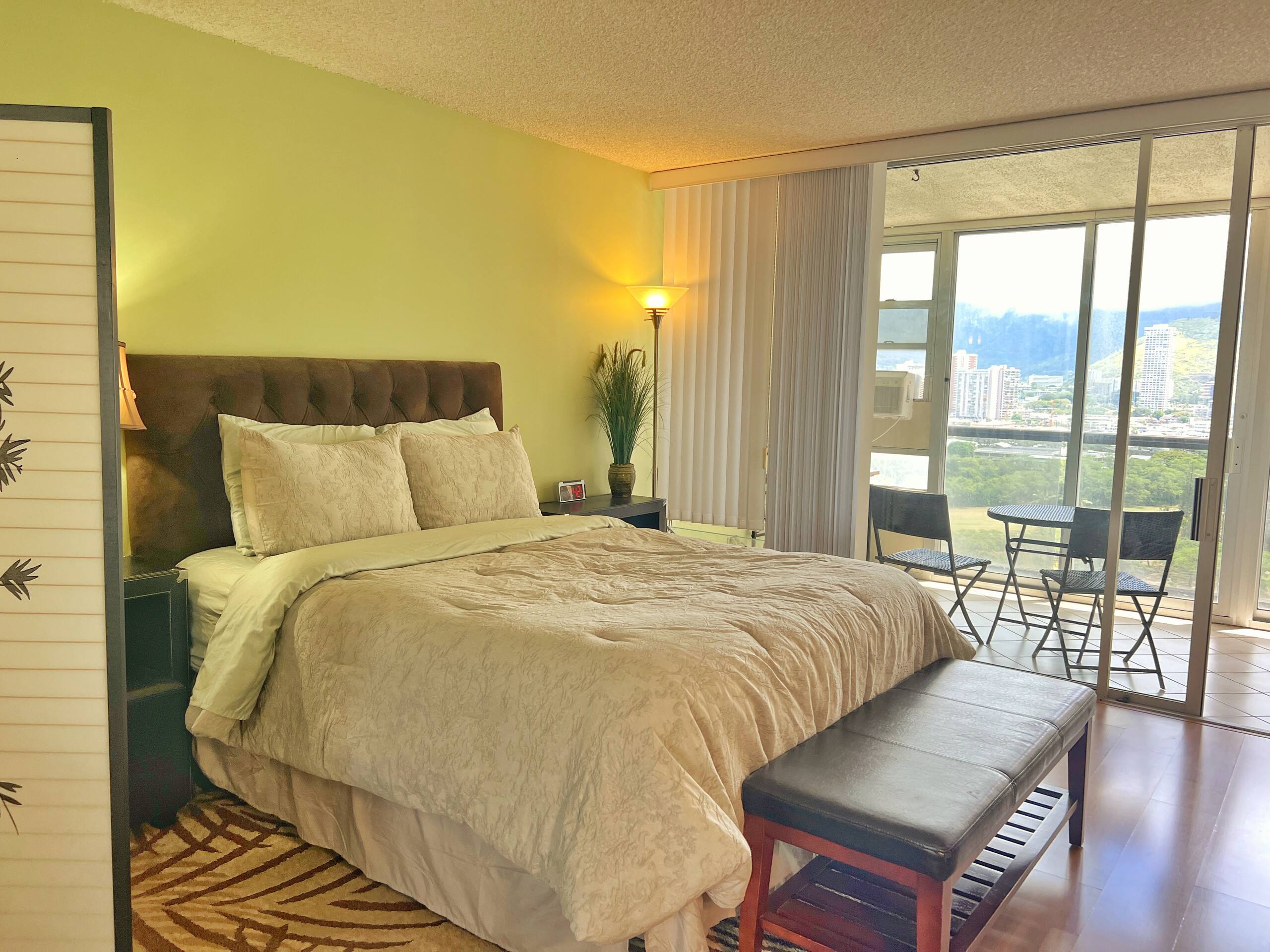 Comfy little getaway in Waikiki - Image 18