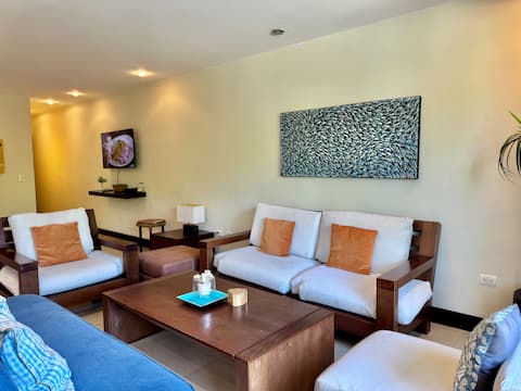 Successful Airbnb property: One block from the sea, ideal! in Las Brisas