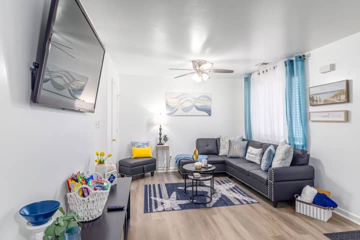 Coastal 2br Apt Home Near Beach & Norfolk Base - Hampton, VA