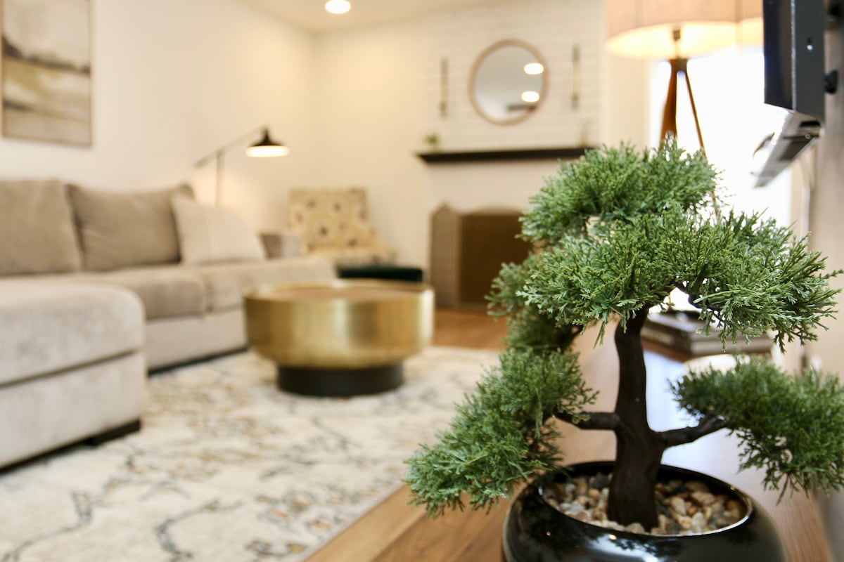 Top Airbnb: Urban Family Retreat, near Disney&SNA Sleeps 8 in Santa Ana