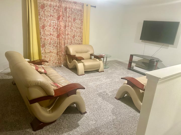 סלון נוח מושלם לערבי סרטים משפחתיים