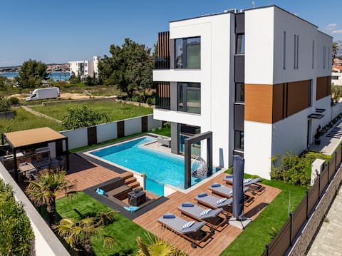 Villa SunRay private Pool Yacuzzi and Sauna