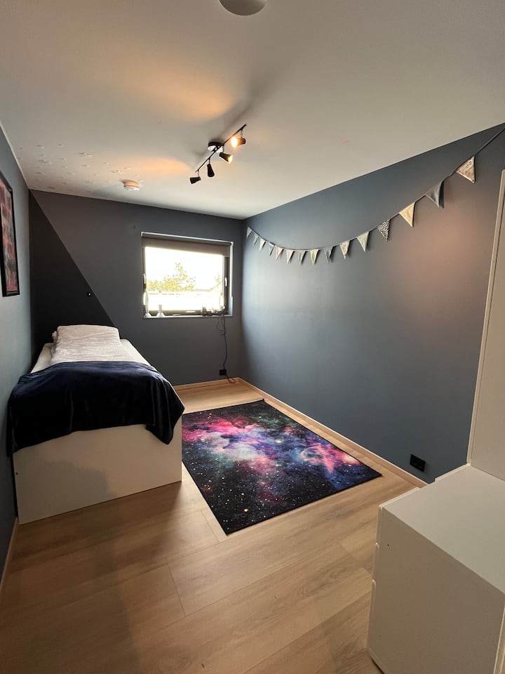 საძინებელი 4