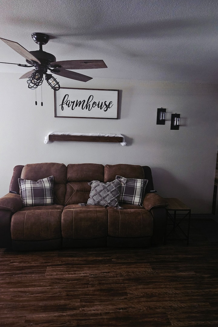 The Cozy Nest - Log Cabin, TX