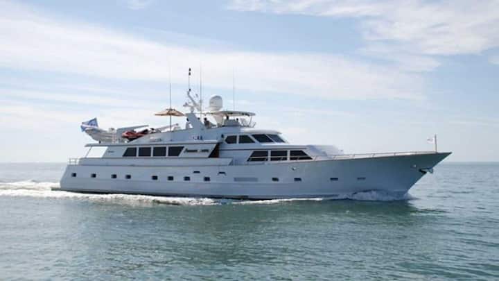 Luxury 8 Guest Private Yacht Bahamas - Nassau