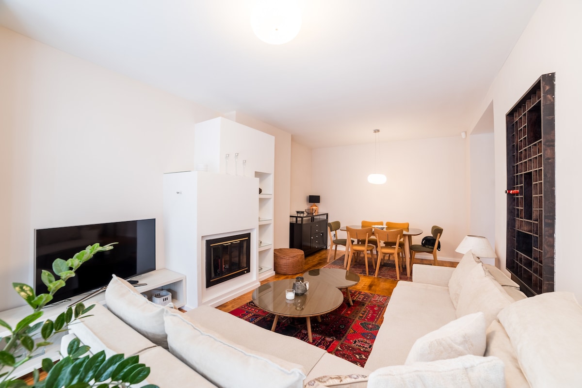 Maison Eleven – 2BDR | Balcony & Parking | Center