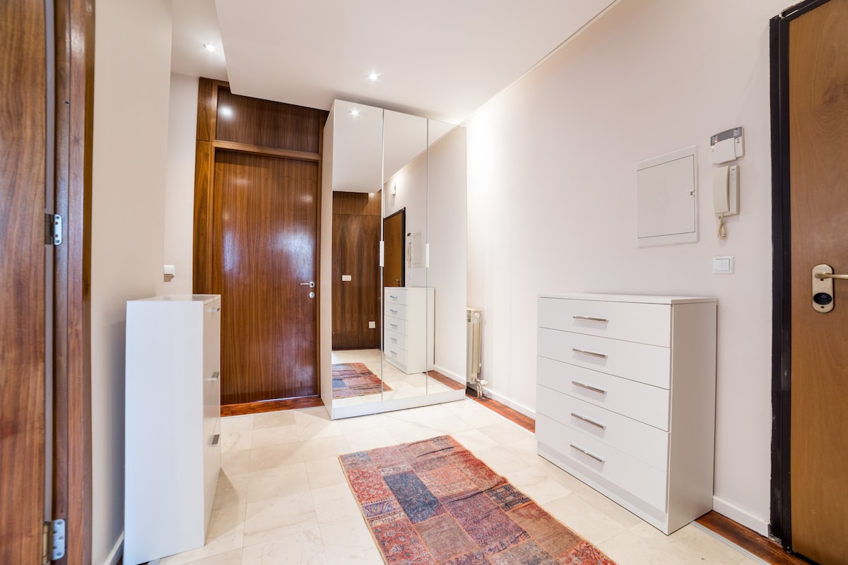 Maison Eleven – 2BDR | Balcony & Parking | Center