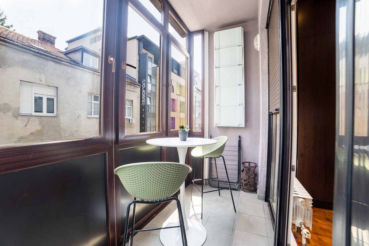 Maison Eleven – 2BDR | Balcony & Parking | Center