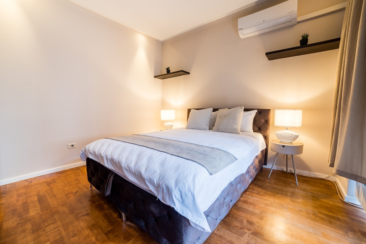 Maison Eleven – 2BDR | Balcony & Parking | Center