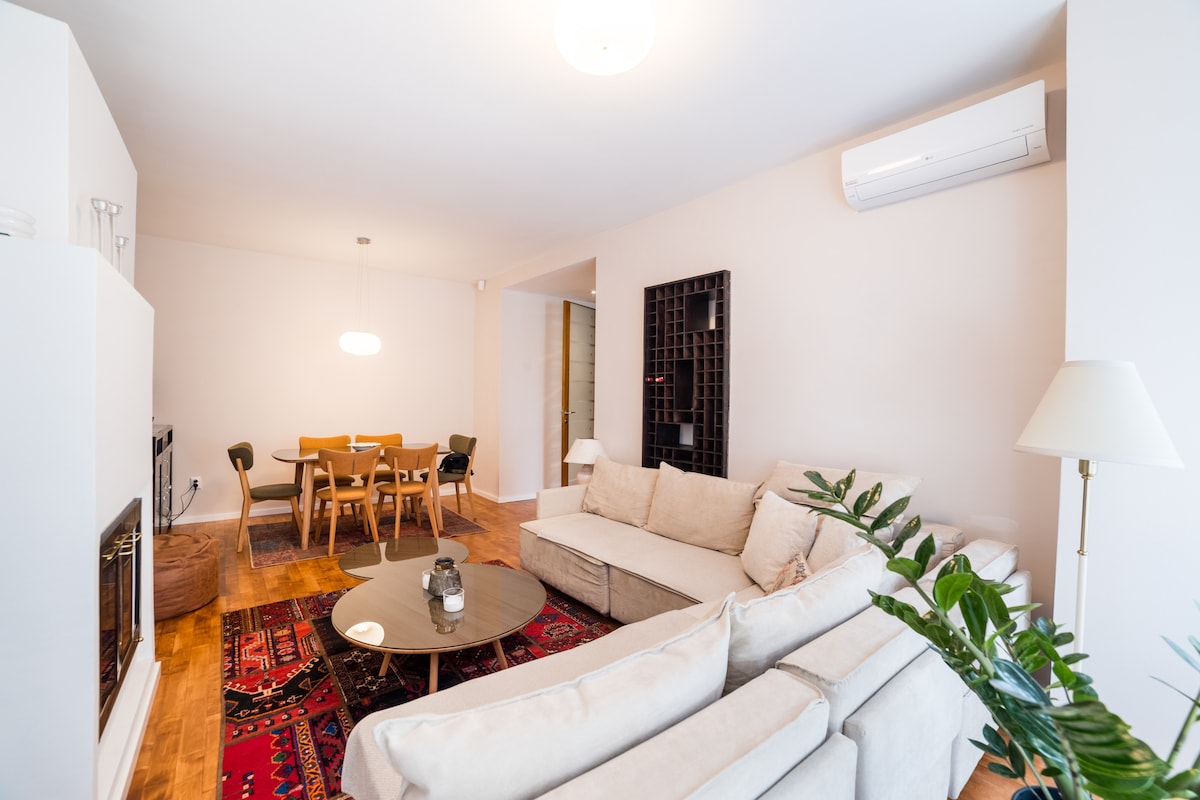 Maison Eleven – 2BDR | Balcony & Parking | Center