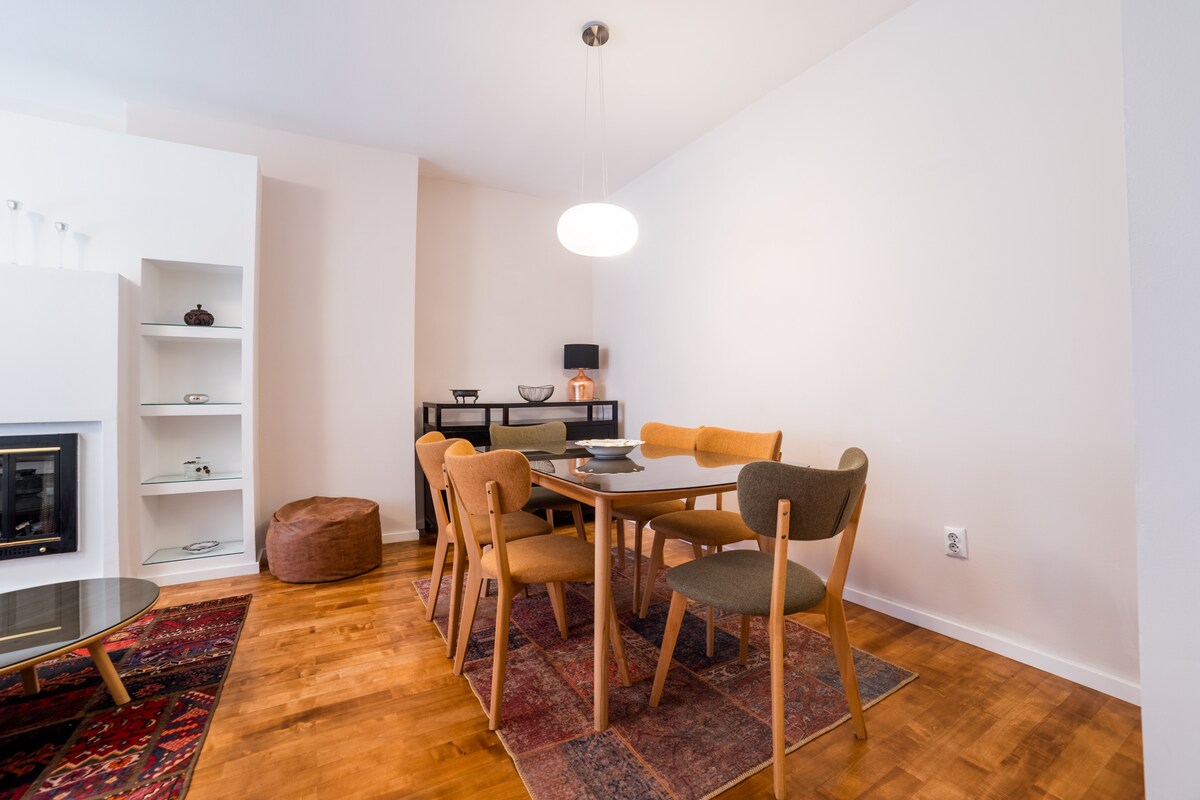 Maison Eleven – 2BDR | Balcony & Parking | Center