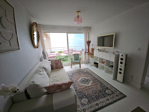 Popular Airbnb listing: 1 Vacation Rental Sète Sea View Pool Parking in Sète