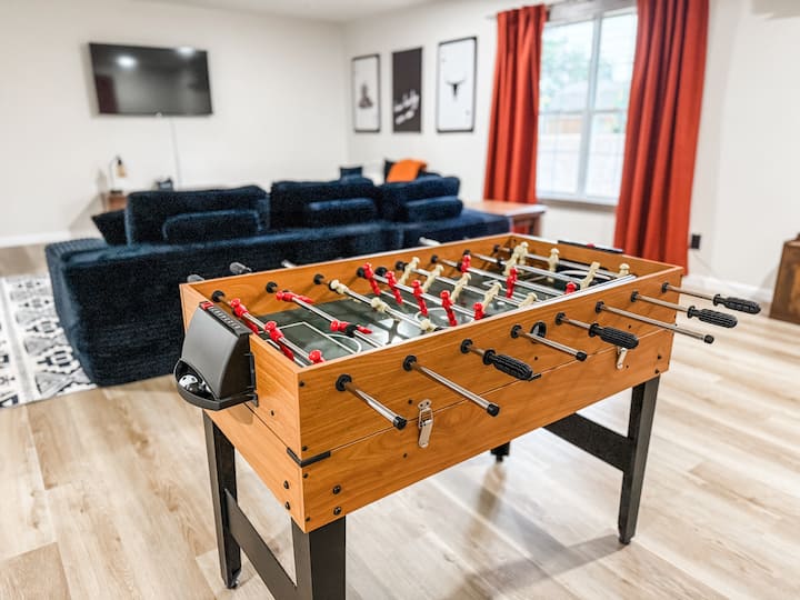 The Electric Cowboy - Huge Living/game Area - Odessa, TX