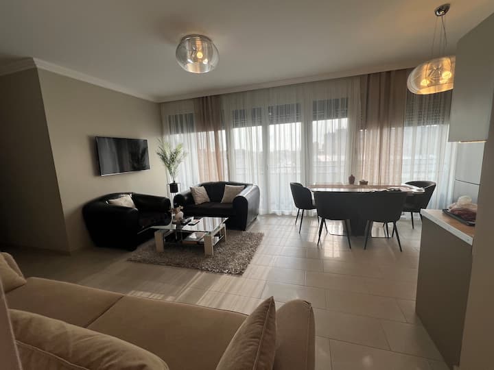 Paris Yard Apartman (With Free Parking) - Debreczyn