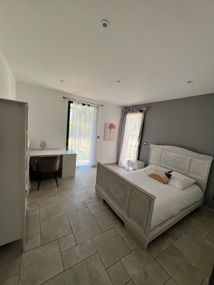 Тераса за комуникација со спалната соба 4.