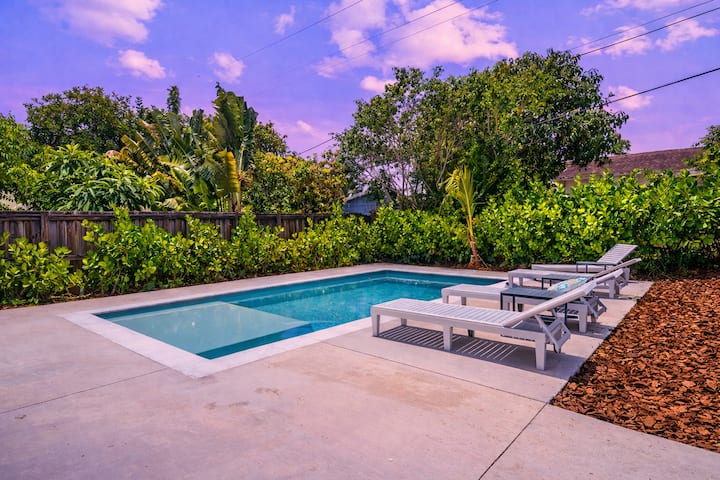 Stylish 3br Villa W Pool & Guest House - West Palm Beach, FL