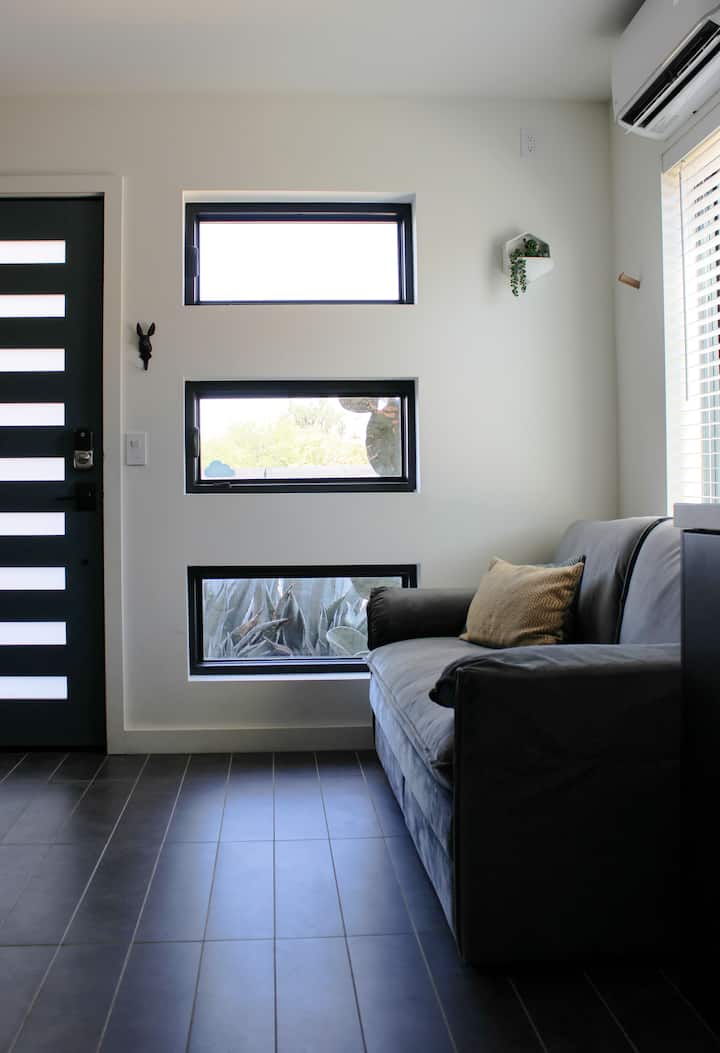 Modern 2-story Tiny Home W/ Hot Tub, Bbq & Balcony - Joshua Tree, CA