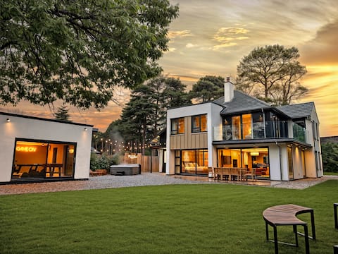 Popular Airbnb listing: Luxury Home w/ Hot Tub + Games Room + Fire Pit in North Norfolk