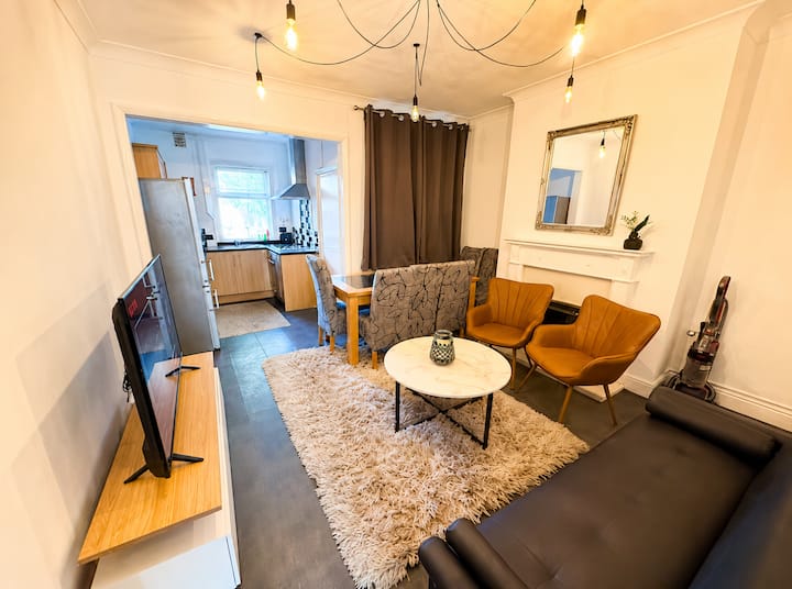 Spacious 3br | Sleeps 7 | Near Station - Doncaster