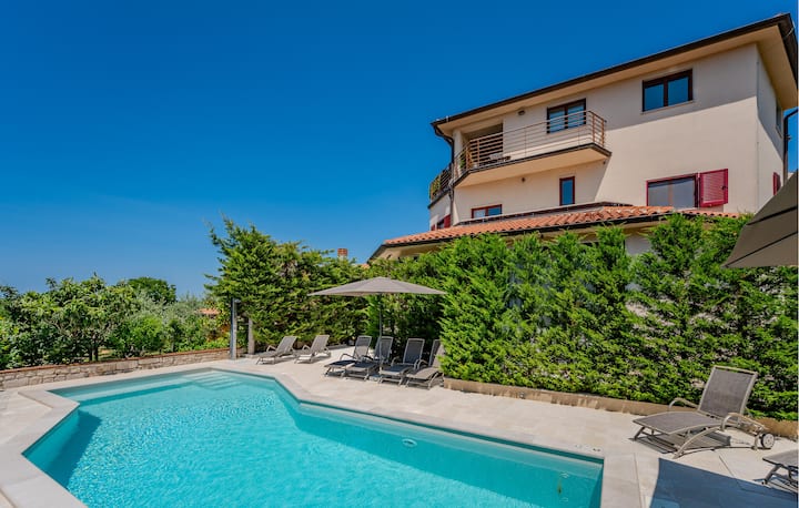 Stunning Apartment In Pula With Wifi - Peroj