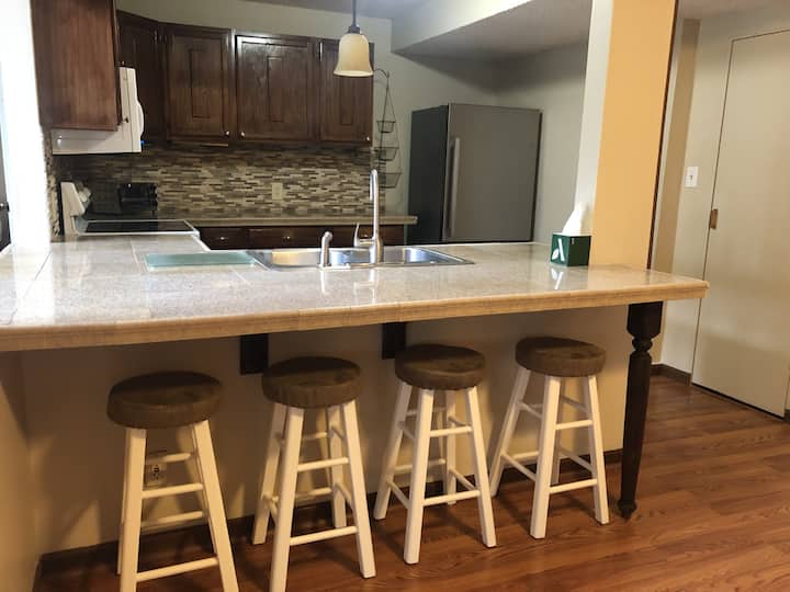 Clean, Spacious Home - Smithville, MO