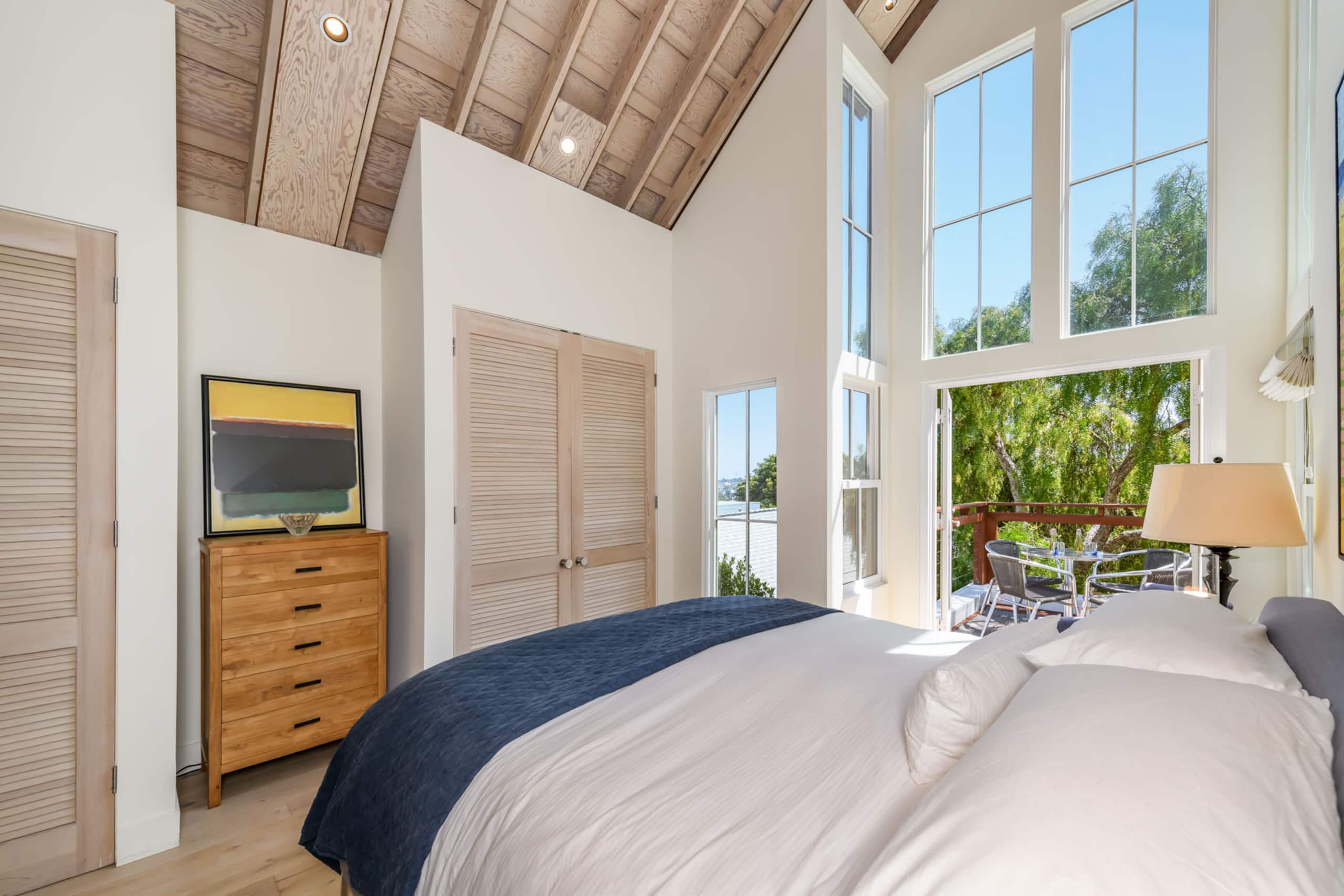 Home in San Francisco · ★5.0 · 3 bedrooms · 3 beds · 2 baths - Image 16