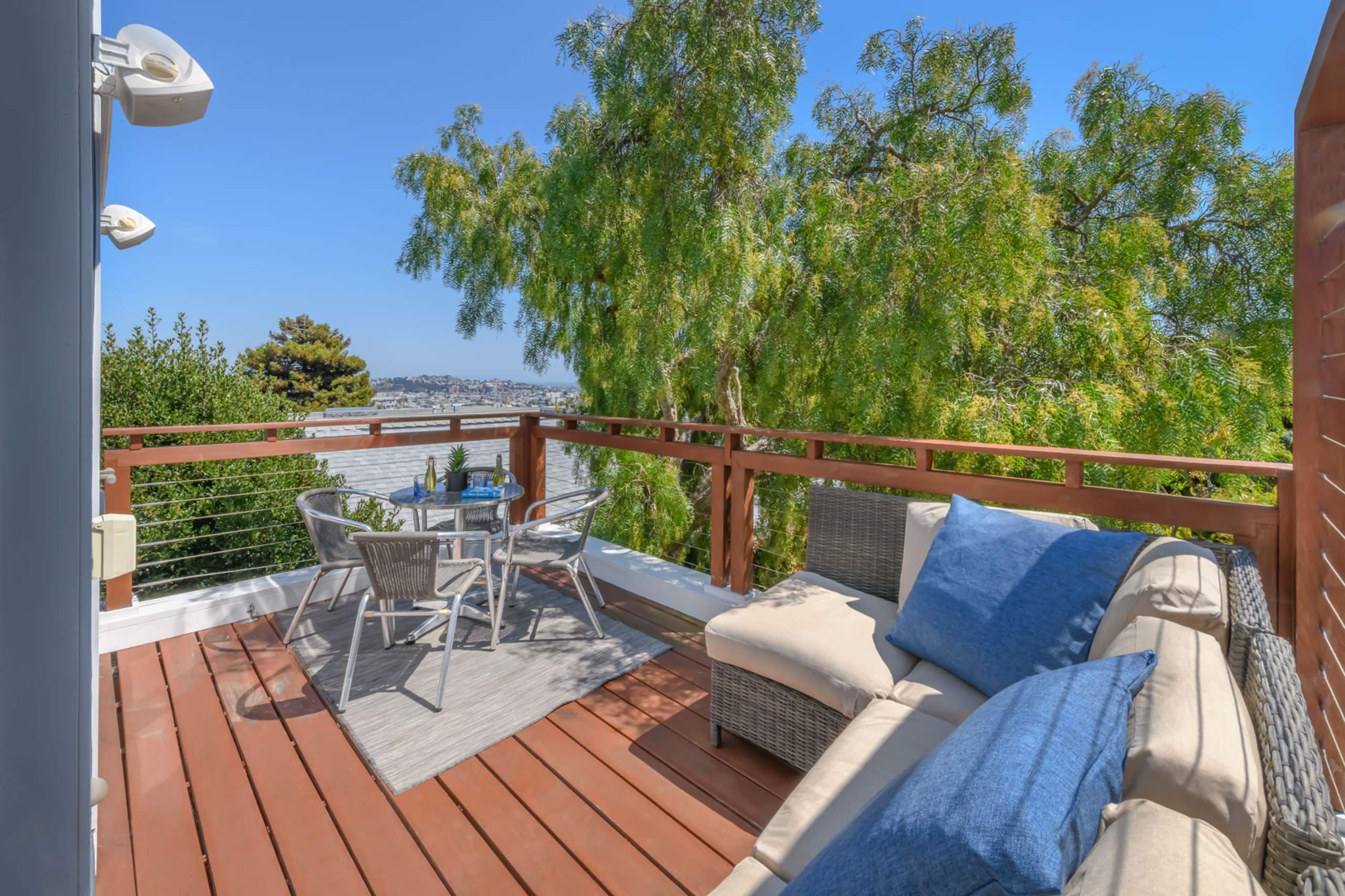 Home in San Francisco · ★5.0 · 3 bedrooms · 3 beds · 2 baths - Image 25