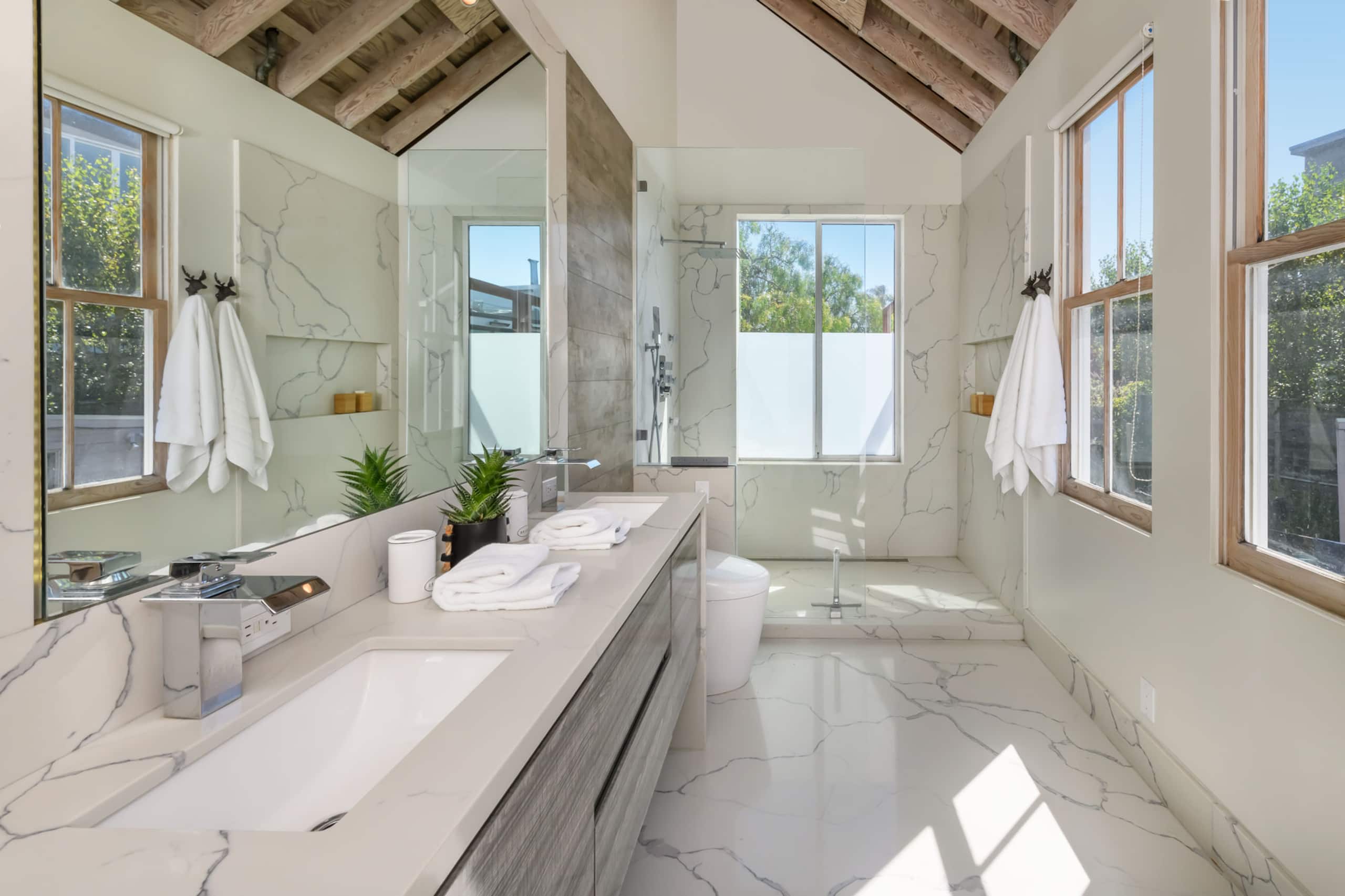 Home in San Francisco · ★5.0 · 3 bedrooms · 3 beds · 2 baths - Image 18