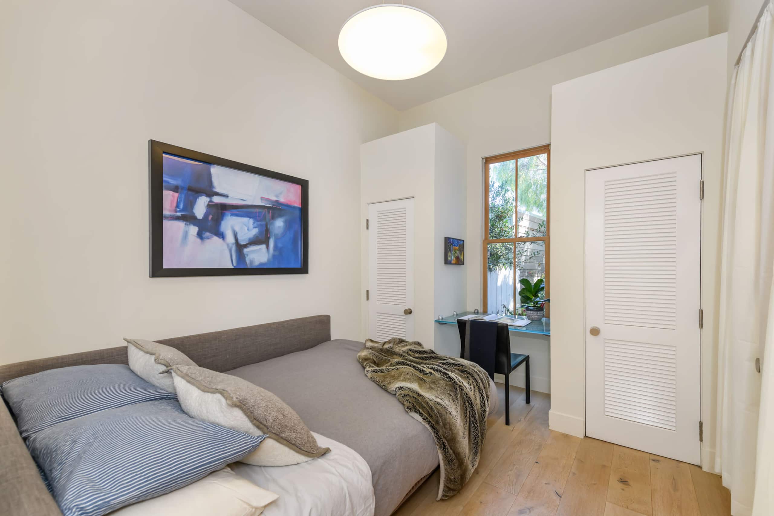 Home in San Francisco · ★5.0 · 3 bedrooms · 3 beds · 2 baths - Image 15